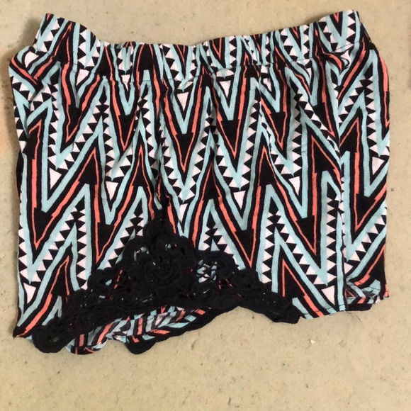 aztec pattern shorts - Picture 2 of 3